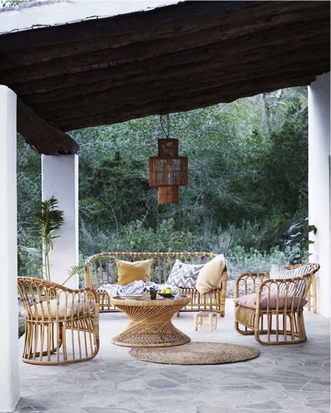 awesome Stylish Ways To Decorate Your Home With Rattan Moderne Have, Boho Patio, Outdoor Seating Area, Shabby Home, Backyard Seating, Rattan Furniture, Wicker Furniture, Outdoor Rooms, Modern Garden