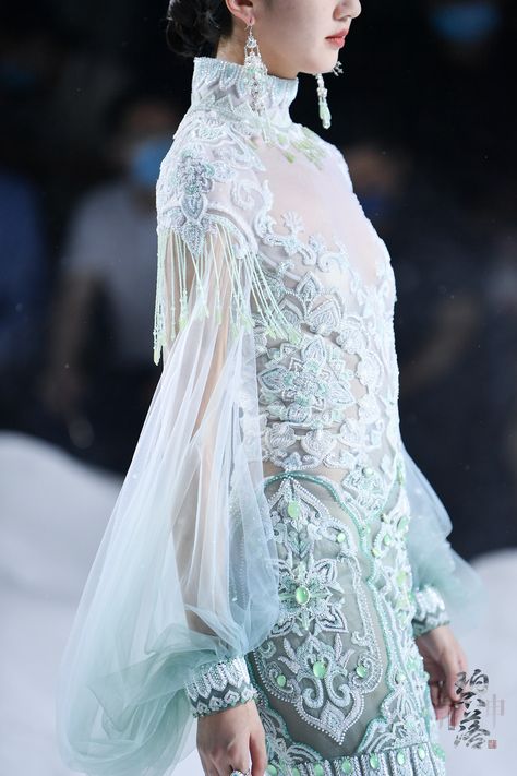 Heaven Gaia, 2023 Vogue, Haute Couture Details, Fashion Creator, Sparkle Wedding, Fantasy Gowns, Wedding News, Cheongsam Dress, Couture Details