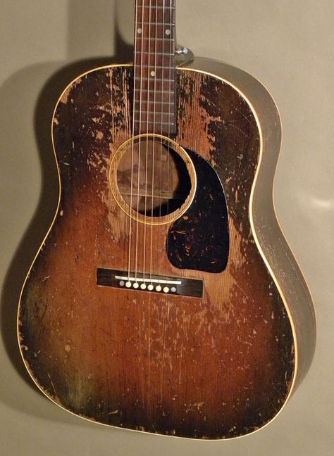 Vintage Guitar Aesthetic, Vintage Instruments Aesthetic, Guitar Classic Aesthetic, Guitar Vintage Aesthetic, Art Promt, Old Guitar Aesthetic, Guitar Country, 70s Acoustic Guitar Aesthetic, 1950s Guitar