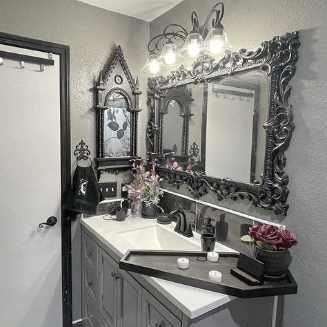 venom by dee garcia Gothic Bathroom Ideas, Casa Rock, Gothic Bathroom Decor, Gothic Bathroom, Gothic Decor Bedroom, Goth Bedroom, Gothic Room, Dark Home Decor, Goth Home