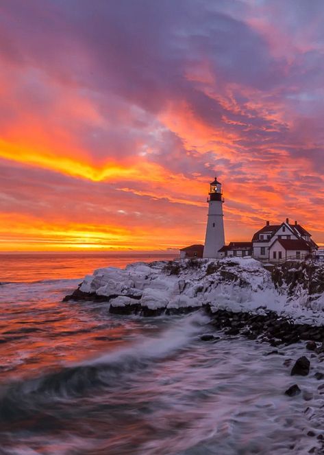 colour my world Maine In The Fall, Lighthouses Photography, Portland Head Light, Maine Lighthouses, Lighthouse Tattoo, Lighthouse Photos, Lighthouse Pictures, Watercolor Sky, Marine Art