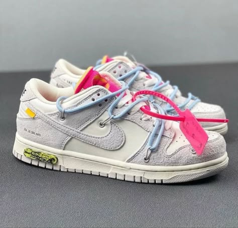 Dunk Low Off White, Nike Dunk Low Off White, Nike Shoes (men), Nike Shoes Girls, Nike Fashion Shoes, Trendy Shoes Sneakers, Preppy Shoes, Jordan Shoes Girls, Pretty Shoes Sneakers