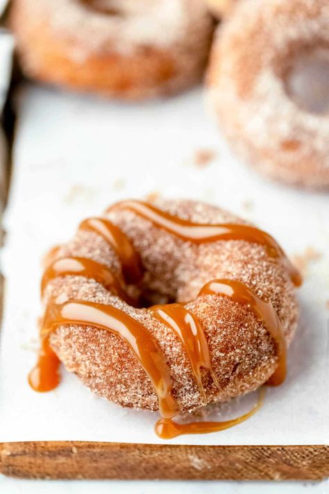 Churro Doughnut Recipe, Churro Donuts Baked, Mini Donuts Flavor Ideas, Fall Donut Flavors, Churro Donut Recipe, Churros Donut, Doughnut Flavors, Mini Donuts Ideas, Mini Donuts Recipe