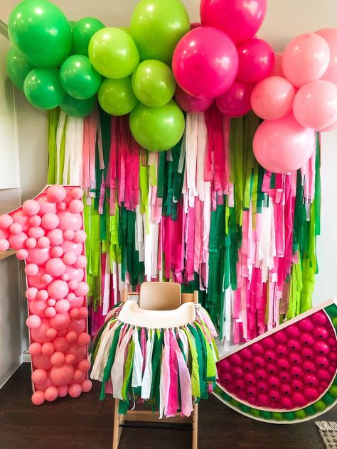 Backdrop Streamers, Watermelon Birthday Party Theme, Tassel Backdrop, Streamers Party, Party Fringe, Streamer Wall, Fringe Decor, Watermelon Birthday Parties, Watermelon Design