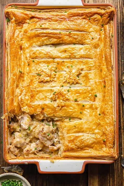 Chicken and Leek Pie Chicken Leek And Mushroom Pie, Leeks Recipes, Creamy Leeks, Chicken Supreme Recipe, Champ Recipe, Savory Galette, Savoury Bites, Chicken And Leek Pie, Sauce Video