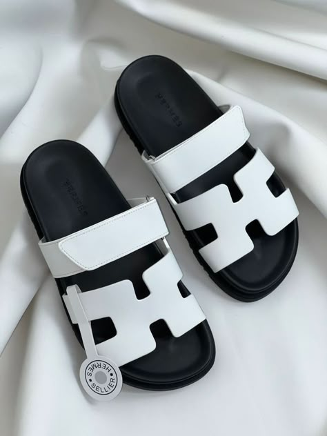 Dior Slippers, Casual Shoes Women Sneakers, Fancy Sandals, Women Slippers Fashion, Luxurious Aesthetic, Pretty Sandals, Pretty Shoes Sneakers, Fashion Shoes Heels, Shoes Heels Classy