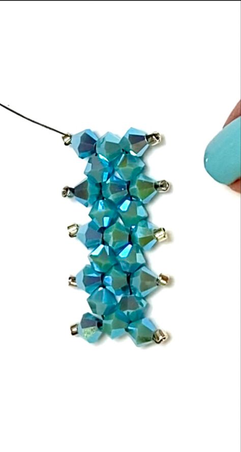 Beading Techniques Free Pattern, Beaded Projects, Crystal Bead Jewelry, Right Angle Weave, Woven Necklace, Beading Techniques, Beading Tutorial, Bracelet Design, Free Youtube