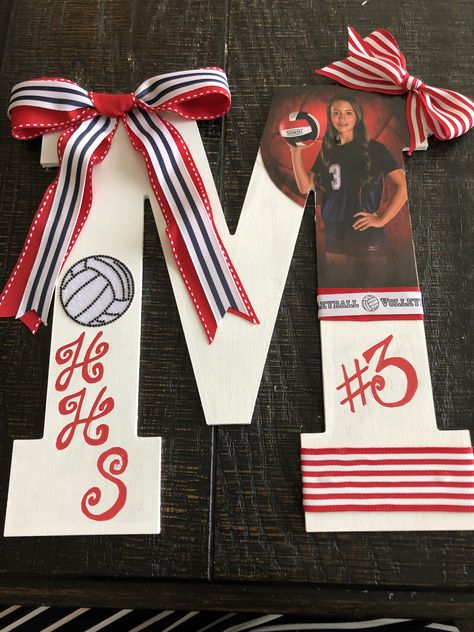 Senior Night Gifts For Parents On Senior Night, Senior Game Night Ideas, Basketball Senior Night Gifts Girls, Senior Sports Gift Ideas, Senior Gift Ideas High School Sports Volleyball, Sport Senior Night Ideas, Senior Night Volleyball Gift Baskets, Cheerleader Senior Night Ideas, Senior Gifts Cheer