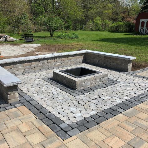 Fire Pit Ideas Backyard Square, Techobloc Patio, Square Fire Pit Ideas, Desert Landscaping Backyard, Backyard Sitting Areas, Paver Fire Pit, Large Pavers, Outside Fireplace, Brick Fire Pit