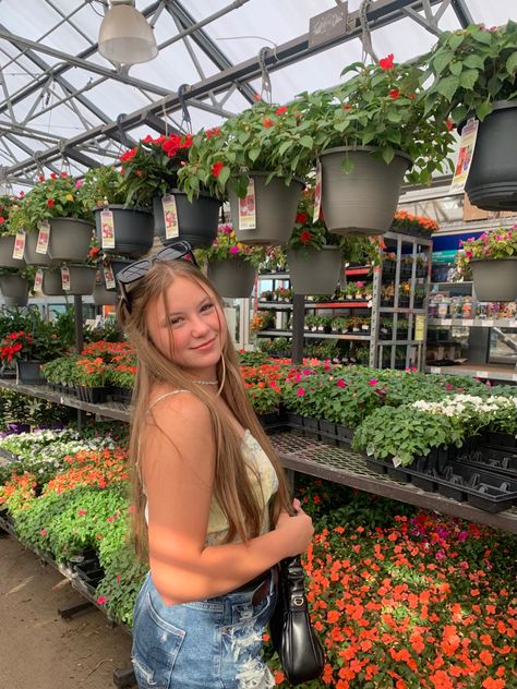 Garden Pictures Instagram, Greenhouse Instagram Pictures, Backyard Instagram Pictures, Garden Center Photoshoot, Greenhouse Picture Ideas, Plant Shop Photoshoot, Backyard Photoshoot Ideas Instagram, Garden Instagram Pictures, Plant Nursery Photoshoot