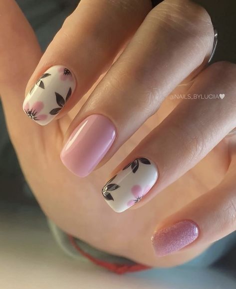 Pink Gel Nails With Flowers, Pink Nail Designs Short Nails, Short Pink Gel Nails, Pink Nails With Flower Design, Elegant Short Nails, Botanical Nail Art, Squoval Nails Design, Pink Floral Nails, Daily Nails