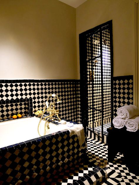 Greenwich Hotel Nyc, Hotel Bathroom Design Luxury, Ny Bathroom, Hotel Bathrooms, Moroccan Bath, Greenwich Hotel, Moroccan Bathroom, Black And Gold Bathroom, Organization Bathroom