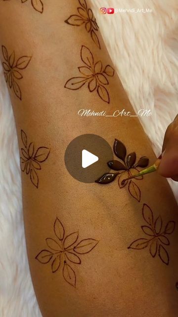 Mehndi Designs Simple 2024, Short Mehndi Designs Front Hand, Short Mehndi Designs, Minimal Mehndi, Mehendi Simple, New Mehndi Design, Short Mehndi Design, Henna Tutorial, Beginner Henna Designs