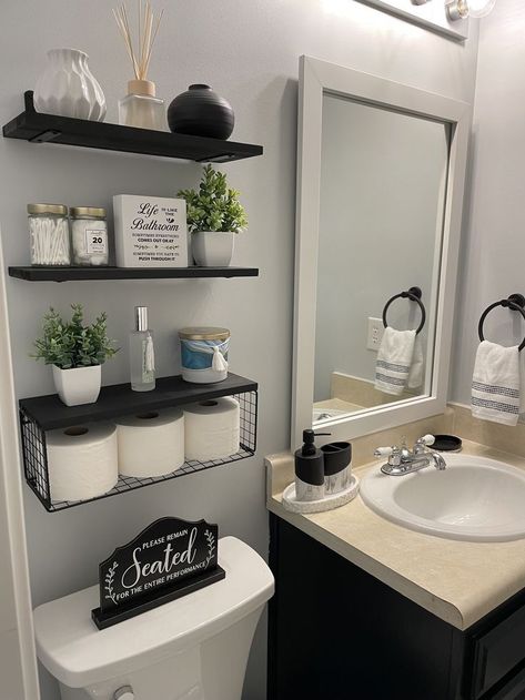 Apartment Restroom Ideas, Aesthetic Restroom Ideas, Bathroom Design For Men, Black Bathroom Remodel Ideas, Apartment Decorating On A Budget Bathroom, Aesthetic Black And White Bedroom, Cute Guest Bathroom Ideas, Small Bathroom Inspo Aesthetic, Tiny Apartment Ideas Decor