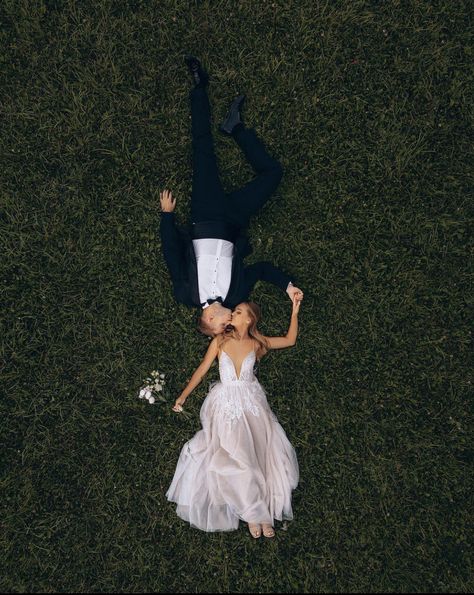 Idea For Wedding Photography, Drone Wedding Photography Photo Ideas, Wedding Poses Reference, Wedding Photoshop Ideas, Creative Wedding Photo Ideas Unique, Drone Photoshoot Ideas, Goofy Wedding Photos, Couple Drone Photography, Drone Engagement Photos