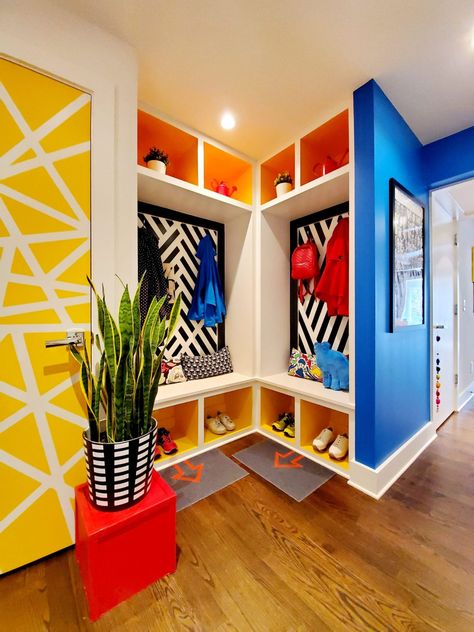 How To Use Paint Creatively In Your Home - The Interior Editor Sustainable Living Room, Colorful Walls, Unique Flooring, Hallway Ideas Colour, Entry Way, Diy Youtube, Mexican Style, Decor Idea, Eclectic Decor