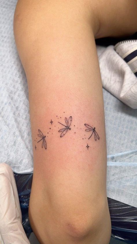 42 Tattoo, Tato Minimal, Small Pretty Tattoos, Petite Tattoos, Spine Tattoos For Women, Tattoos Geometric, Small Hand Tattoos, Dragonfly Tattoo, Arm Tattoos For Women