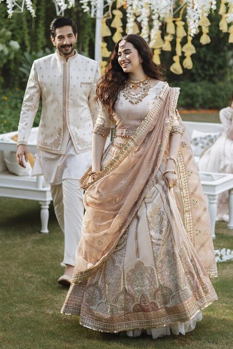 Engagement Outfits Indian, Reception Lehengas, Couple Indian, Engagement Dress For Bride, Best Indian Wedding Dresses, Engagement Lehenga, Desi Wedding Dresses, Couple Wedding Dress, Lehenga Designs Simple