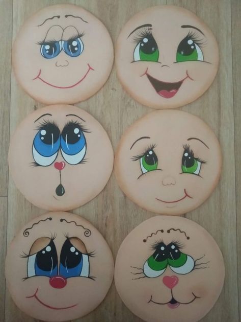 Terra Cotta Pot Crafts Diy, Doll Face Paint, Diy Rock Art, Gingerbread Crafts, Terra Cotta Pot Crafts, Gingerbread Christmas Decor, Craft Eyes, Flower Pot Crafts, Snowman Faces