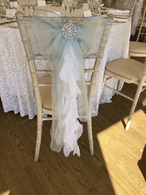 Sky Blue Quinceanera Decorations, Blue Theme Quinceanera Ideas, Light Blue Quince Ideas, Light Blue And Silver Quinceanera Ideas, Blue And White Quinceanera Decorations, Light Blue 15 Decorations, Light Blue Quinceanera Theme Decorations, Quinceanera Decorations Blue, Quince Light Blue Theme