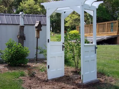 arbor-houzz Door Arbor, Door Trellis, Old Door Projects, Recycled Door, Door Projects, Doors Repurposed, Garden Junk, Garden Arbor, Vintage Doors