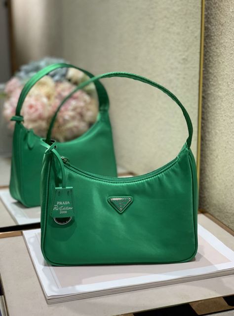 Green Prada Bag, Prada Re Edition 2000, Prada Re Edition, Louis Vuitton Gucci, Prada Logo, Bag Green, Green Bag, Designer Bags, Prada Bag