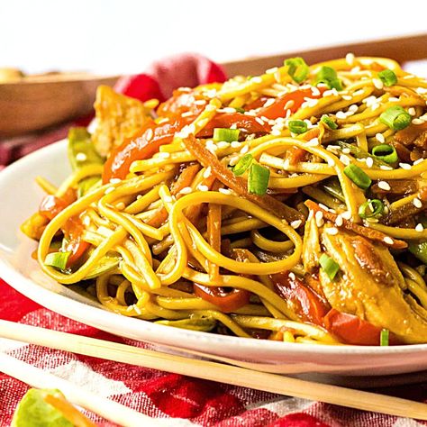 Slow Cooker Chow Mein, Slow Cooker Hoisin Chicken, Spaghetti Squash Chow Mein Chicken, Healthy Chicken Lo Mein Recipe, Easy Lo Mein Recipe, Chicken Lo Mein Recipe, Chinese Noodle Dishes, P.f. Chang’s Chicken Lo Mein, Chicken Lo Mein