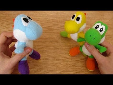 Make your own Yoshi Plush, via YouTube. Molde, Yoshi Plush Pattern, Toy Template, Yoshi Amigurumi, Yoshi Plush, Mario Crafts, Plushies Diy, Diy Plush Toys, Nerd Crafts