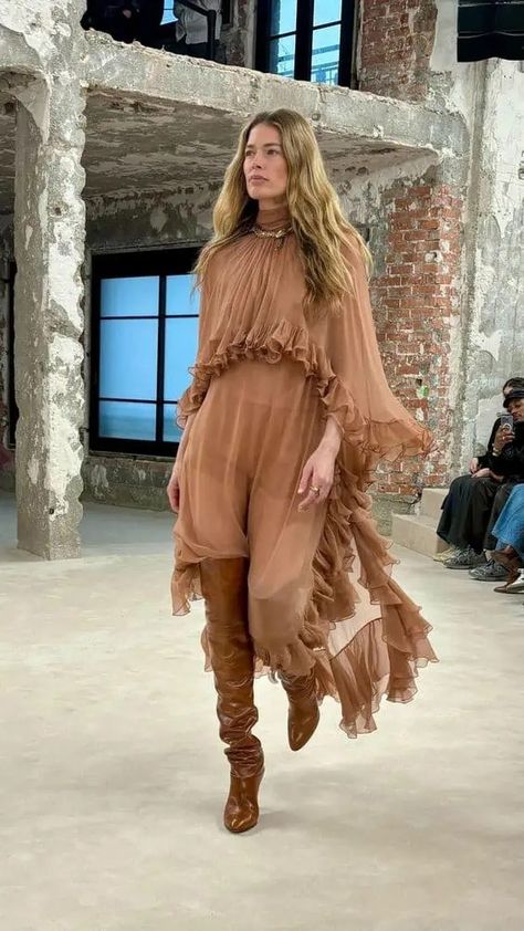 designer brands with the best resale value Boho Chic Outfits Bohemian, Long Sleeve Flowy Maxi Dress, Albanian Clothing, Chloe Fashion, Harness Fashion, Bohemian Chic Fashion, Boho Style Outfits, 90s Fashion Outfits, Boho Chic Outfits