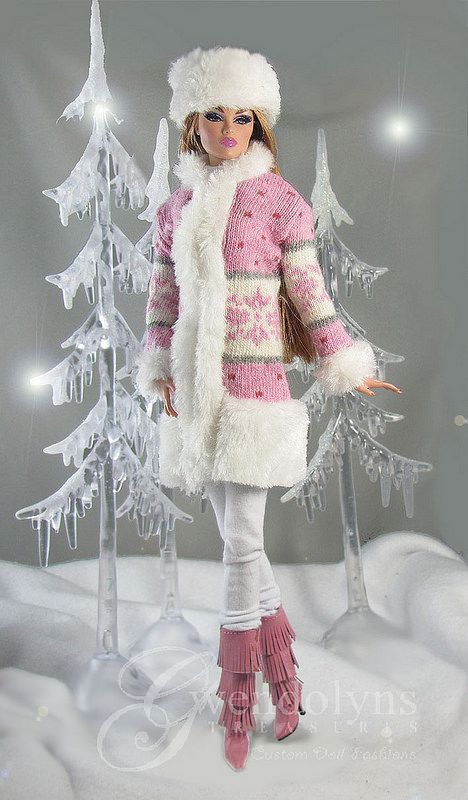 Just the outfit for winter! It's something the avatar of Jewels of the Sky would wear. http://www.amazon.com/dp/B00ADXRMJ6 Barbie Christmas, Pink Snowflake, Russian Clothing, Christmas Barbie, Barbie Clothes Patterns, Im A Barbie Girl, Snow Bunnies, Holiday Barbie, Barbie Patterns