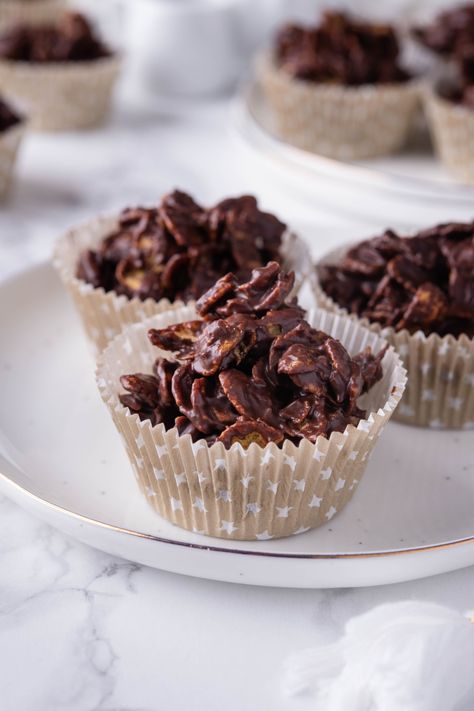 No Bake Chocolate Cornflake Cookies Cornflakes Cookies, Chocolate Cornflakes, Cornflake Cookies, Best Cereal, Chocolate Breakfast, Muffin Papers, Chocolate Mix, Cereal Recipes, Love Eat