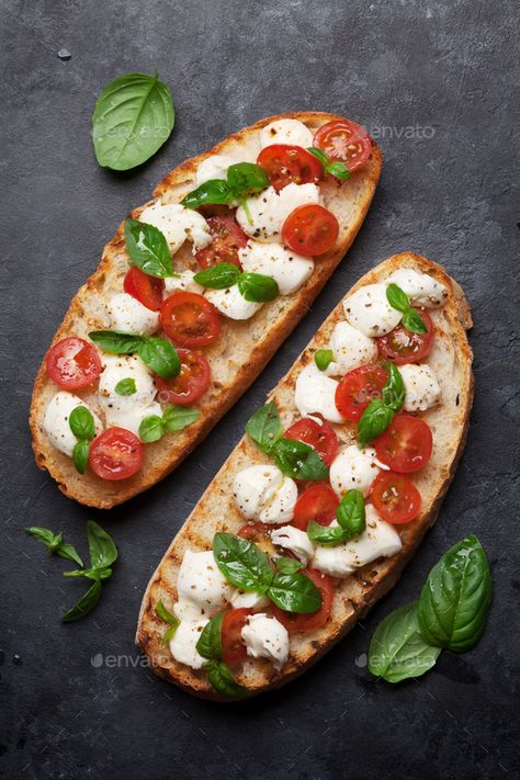 Cherry Crostini, Bruschetta With Mozzarella, Bruschetta Caprese, Breakfast Bruschetta, Bruschetta Toast, Caprese Bruschetta, Rustic Salad, Bruschetta Appetizer, Sushi Bowl Recipe