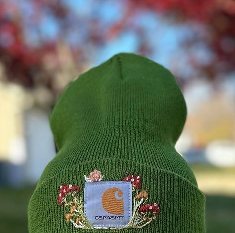 Carhartt Hat Embroider, Beanie Embroidery Diy, Winter Hat Embroidery, Diy Embroidery Gift Ideas, Embroidered Toque, Beanie Embroidery Ideas, Embroidered Carhartt Beanie, Mending Hacks, Embroidering Ideas