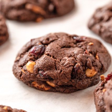 Cow Patty Cookies by Ree Drummond Cow Patty Cookies, Cow Patties, Cowboy Cookie Recipe, Choco Chip Cookies, Cowboy Cookies, Choco Chips, Ree Drummond, Dried Cherries, Cookie Icing