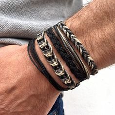 Surfer Bracelets Men, Macrame Bracelet Patterns For Men, Macrame Bracelets For Men, Bracelet Ideas For Men, Diy Bracelets For Men, Friendship Bracelets For Men, Handmade Bracelets For Men, Guy Jewelry, Bracelets Macrame