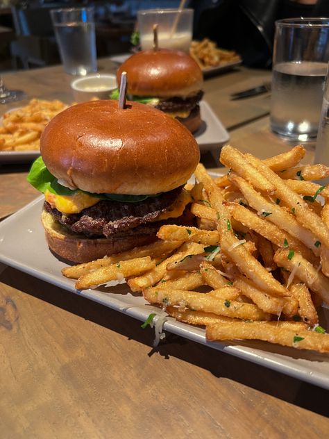 Hamburgers And Fries, Burgers With Fries, Burgers And Fries Aesthetic, Nashville Burger, Burger And Fries Aesthetic, Burgers Aesthetic, Aesthetic Burger, Food In Restaurant, Fries And Burger