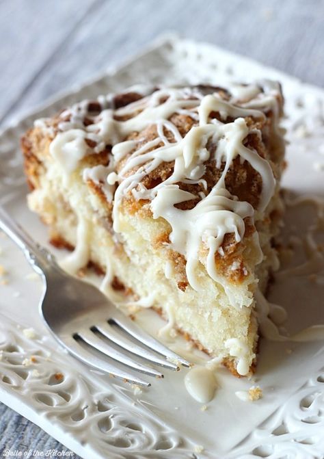 This Greek Yogurt Coffee Cake is sprinkled with a crumbly streusel topping then drizzled with a sweet vanilla glaze! Greek Yogurt Coffee Cake, Yogurt Coffee Cake, Yogurt Coffee, Belle Of The Kitchen, Espresso Cake, Recipes Greek, Menu Recipes, Yoghurt Cake, Cake Mug