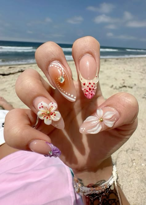 Pearl Beach Nails, Beach Flower Nails, Beach Aesthetic Nails, Gel Nails Beach, Euro Nails, Pink Nails Flower, Nail Art Beach, Summer Flower Nails, Beach Summer Nails