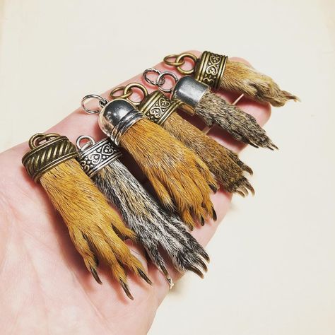 animal paws/feet dried and made into jewelry necklaces,keychains etc Oneshot Characters, Animal Bone Jewelry, Animal Paws, Tattoo Culture, Rabbits Foot, Bone Crafts, Vulture Culture, Reference Pics, Bone Jewelry