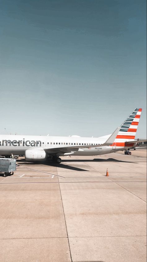 #airplane #airplaneaesthetic #travel #travelphotography #american #airlines American Airlines Aesthetic, Construction Images, Plane Photos, First Class Flights, American Air, Airline Travel, Travel Pictures Poses, Romanticizing Life, Pictures Poses