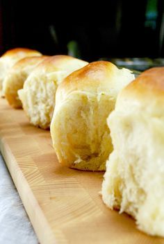 Potato Dinner Rolls Recipe, Potato Dinner Rolls, Potato Rolls Recipe, Amish Bread, Amish Friendship Bread, Fluffy Dinner Rolls, Potato Rolls, Friendship Bread, Dinner Roll