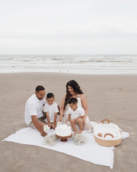 Ortega Gender Reveal 🤍 Gender Reveal At Beach Ideas, Beach Gender Reveal Ideas, Gender Reveal Beach Ideas, Beach Gender Announcement, Gender Reveal Beachy, Gender Reveal Beach, Beach Gender Reveal Photography, Cake Reveal, Beach Gender Reveal