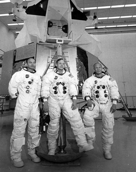 Apollo 11 astronauts Mike Collins (left), Neil Armstrong (centre), and Edwin 'Buzz' Aldrin, in front of the Lunar Landing Module Simulator at the Kennedy Space Centre, USA, prior to their landing on the moon Apollo 11 Crew, Apollo Space Program, Apollo 11 Moon Landing, Space Suits, Apollo 11 Mission, Lunar Landing, Vintage Nasa, Apollo Program, Nasa Apollo