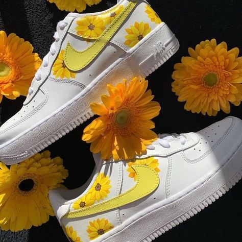 4d6e4749289c4ec58c0063a90deb3964desc40133815ri Air Force 1 Sunflower, Painted Shoes Diy, Custom Shoes Diy, Nike Shoes Air Force, Dr Shoes, Custom Nike Shoes, Personalized Shoes, Custom Air Force 1, Nike Air Shoes