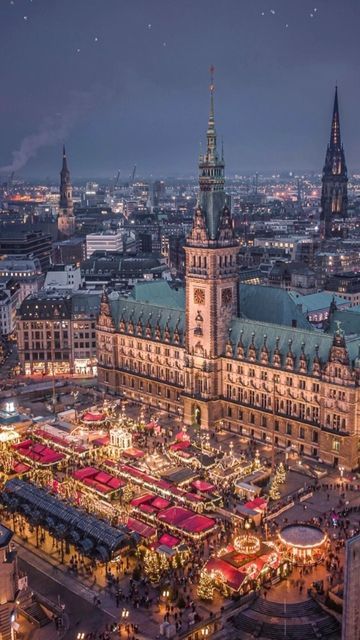 DAY&NIGHT PhotoGraphy on Instagram: "Christmas in Hamburg 🎄✨🎄✨🎄 It‘s that time of the year again ⭐️💫⭐️💫 Double tap ❤️ if you also love this time of the year 🎄🎄🎄 Tag your friends and family ✨✨✨ For more christmas in Hamburg, hit the FOLLOW Button ⬇️⬇️⬇️ 👉👉 @daynightphotography ⭐️⭐️ 👉👉 @daynightphotography 💫💫 👉👉 @daynightphotography ⭐️⭐️ . . . #hh #hamburg #040 #hamburgmeineperle #welovehh #igershamburg #alemania #germany🇩🇪 #deutschland #norddeutschland #dji #ig_europe #forbestra Hamburg Wallpaper, Germany Mountains, Hamburg Christmas, Germany Hamburg, Christmas In Germany, Christmas In Europe, Christmas Dreaming, German Christmas, Instagram Christmas