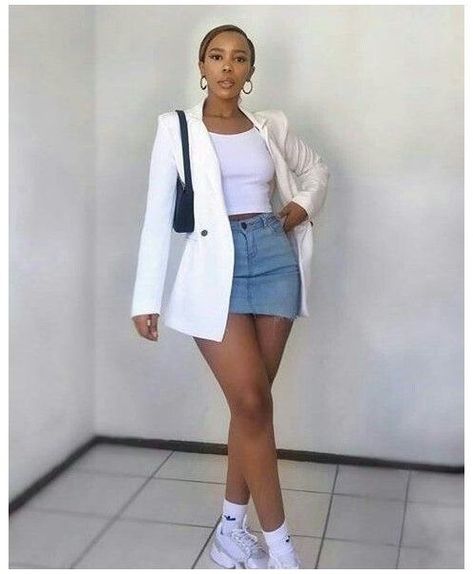 Mini Skirts Outfits Summer, Denim Skirt Outfit, Neat Casual Outfits, Denim Skirt Fashion, Blazer Outfits Casual, Denim Skirt Outfits, Effortlessly Chic Outfits, Wardrobe Tips, Outfits Chic