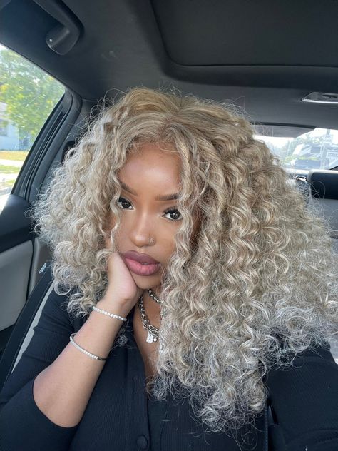 Curly Hair Sew In, Ashy Blonde Hair, Cool Blonde Hair Colour, Blonde Curly Wig, Blonde Natural Hair, Dyed Curly Hair, Highlights Curly Hair, Icy Blonde Hair, Ashy Blonde