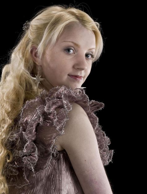 Portrait of Luna Lovegood — Harry Potter Fan Zone Luna Lovegood Dress, Luna Lovegood Style, Luna Love Good, Luna Lovegood Harry Potter, Harry Potter Luna, Harry Potter Luna Lovegood, Expecto Patronum, Harry James, Harry Potter Universe