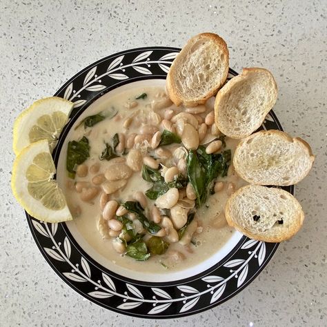 Creamy Lemon Garlic Butter Beans - Blythes Blog Toasted Baguette, Canned Butter, Vegan Cream Cheese, Butter Beans, Gluten Free Bread, Vegan Butter, Garlic Butter, Original Recipe, Gluten Free Vegetarian