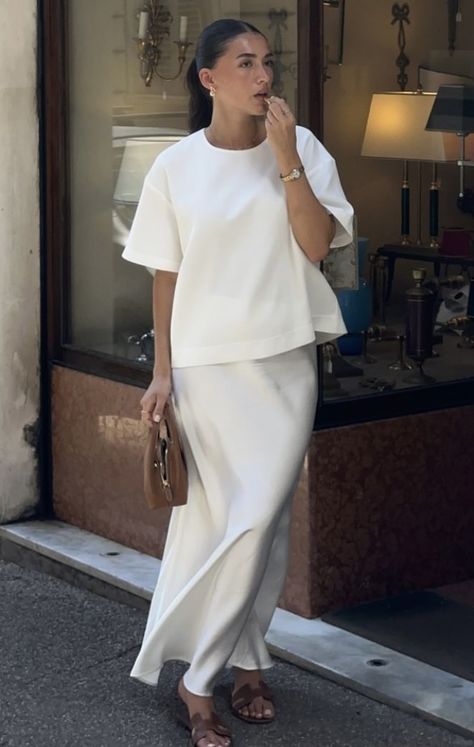 Cream Classy Outfit, Elagent Aesthetic Outfits Summer, Office Fits Summer, Elegant Loungewear Outfits, Modest Summer Office Outfits, Modest Style Summer, Classic Fashion Aesthetic, First Lady Outfits Classy, Modest White Outfit